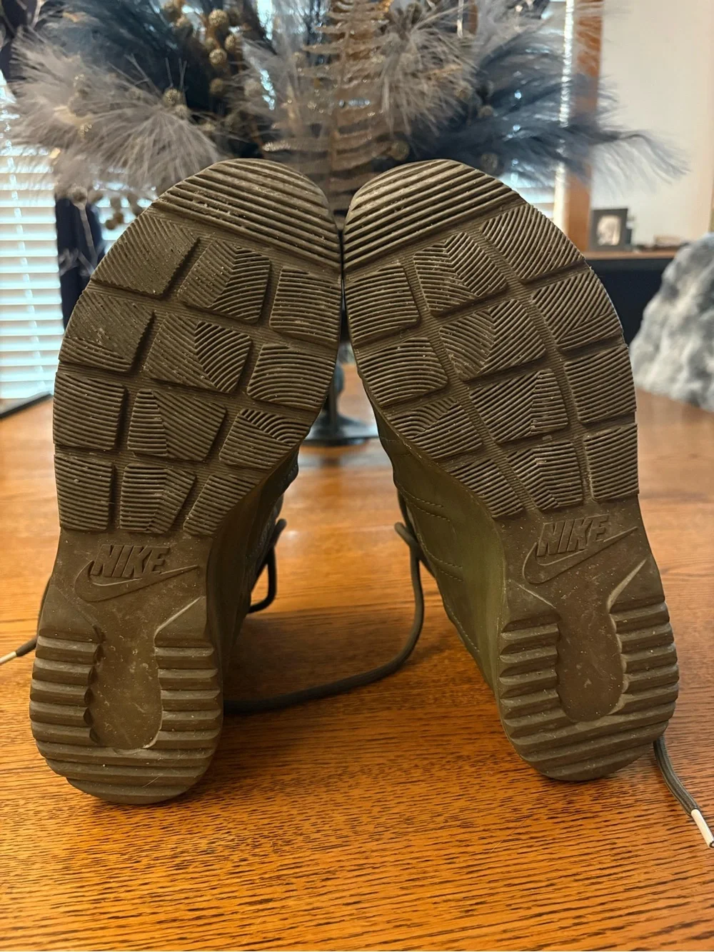 Nike Tanjun Olive Green Boots Size 9 EUC